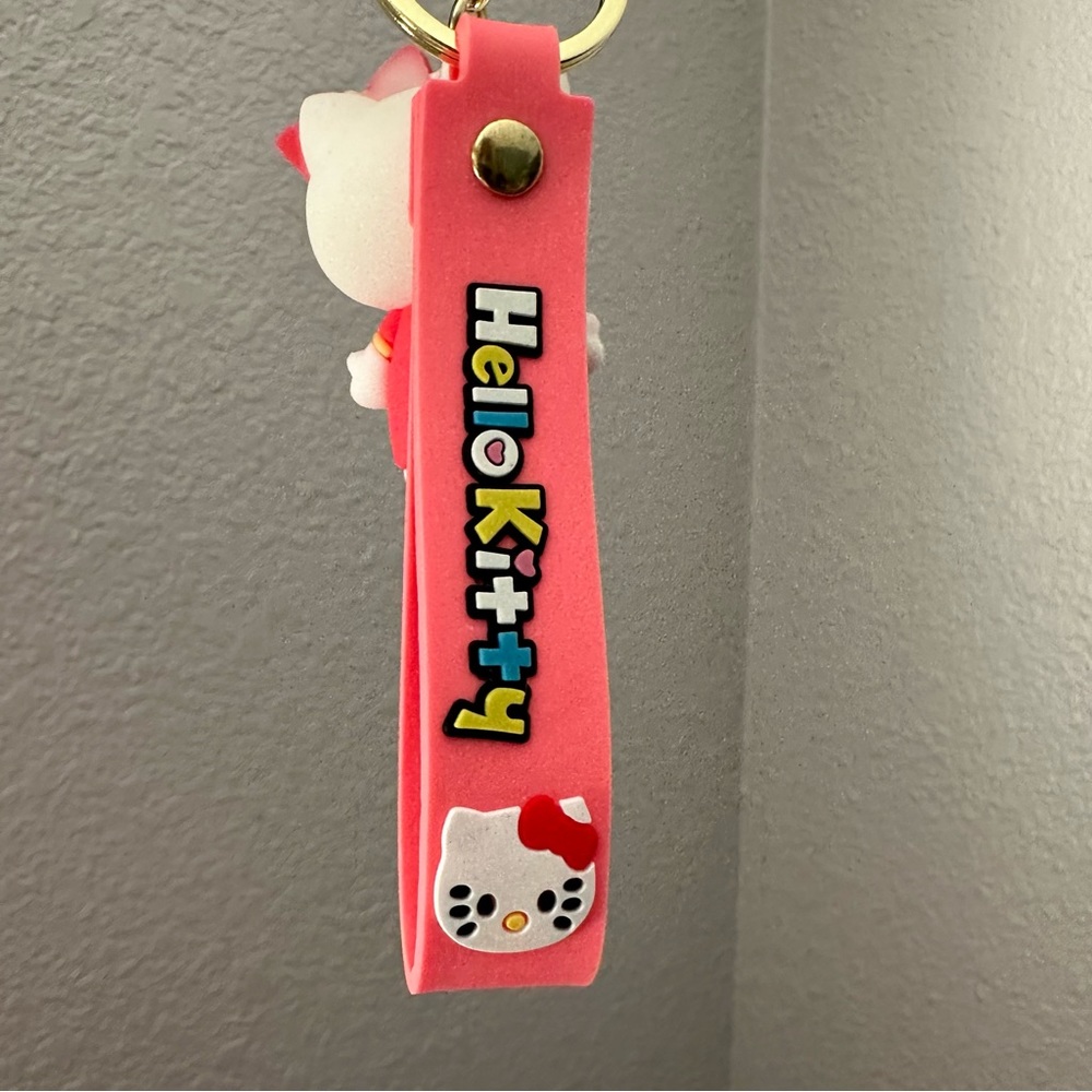 Hello Kitty Keychain - Picture 2 of 5